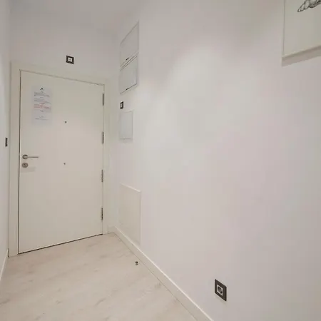 Piso Con Garaje En Gros A Cinco Minutos De La Playa De La Zurriola, Donostia - Apartment *