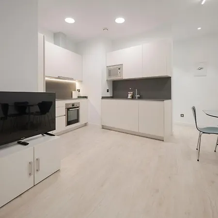 Piso Con Garaje En Gros A Cinco Minutos De La Playa De La Zurriola, Donostia -