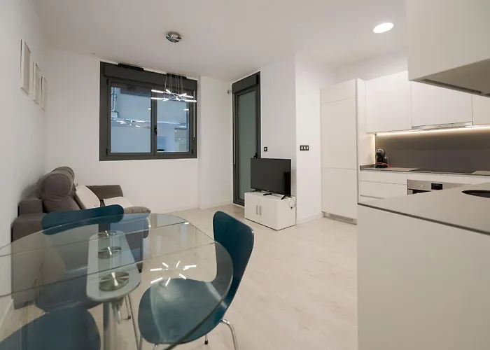 Piso Con Garaje En Gros A Cinco Minutos De La Playa De La Zurriola, Donostia - Apartment *