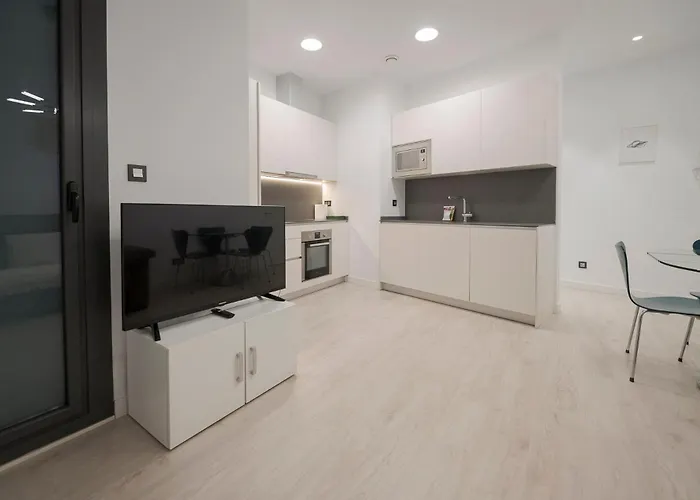 Piso Con Garaje En Gros A Cinco Minutos De La Playa De La Zurriola, Donostia - Apartment *