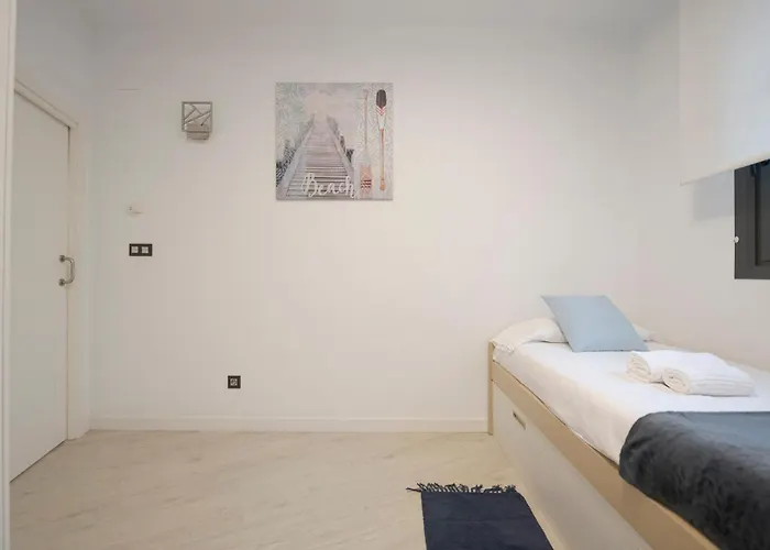 Piso Con Garaje En Gros A Cinco Minutos De La Playa De La Zurriola, Donostia - Apartment