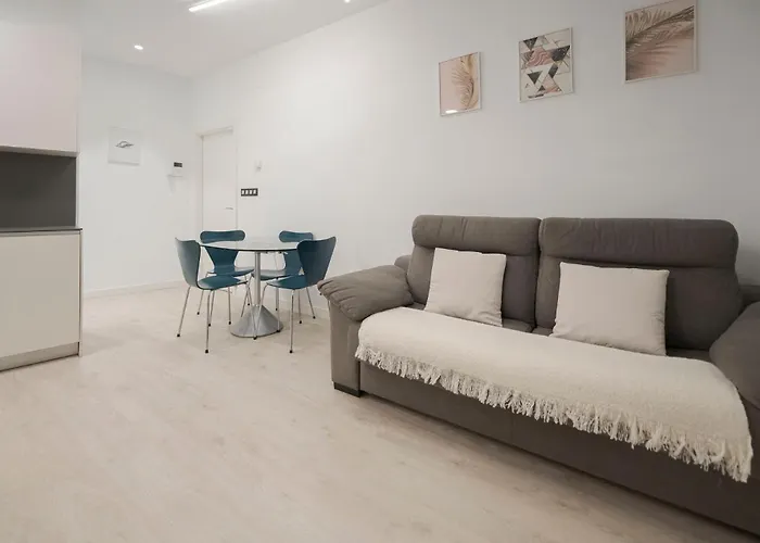 Piso Con Garaje En Gros A Cinco Minutos De La Playa De La Zurriola, Donostia -