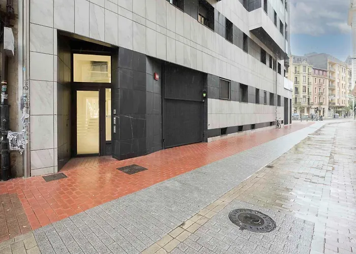 아파트 Piso Con Garaje En Gros A Cinco Minutos De La Playa De La Zurriola, Donostia - *